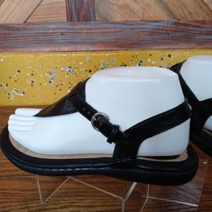 Born NWOT Sz 7M Black Beautiful Thong Sandals With Ankle Strap And Side Buckle